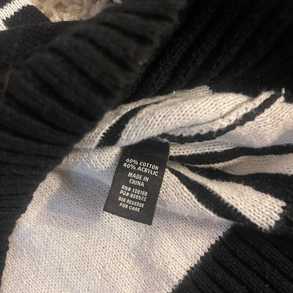 RSQ Black & White Windowpane Plaid Midweight Knit Crewneck Sweater Size M Unisex - Picture 8 of 8